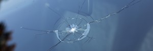 Riss in Windschutzscheibe: Die DAT Glasschadenkalkulation ist allgemein bei KFZ- Versicherungen anerkannt und kann elektronisch durch den DAT Net Webservice an diese übermittelt werden.